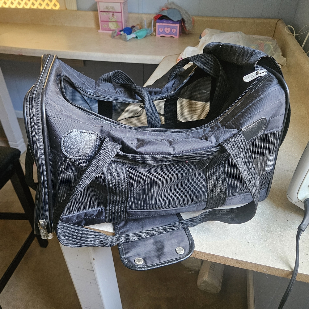 Black Dog Travel Bag